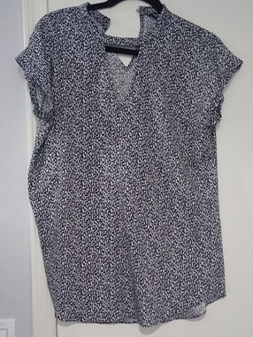 Express Navy and White Printed V-Neck Blouse Very Soft And Light. Size M